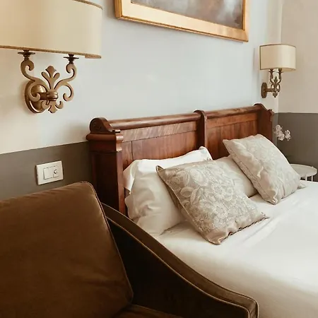 Residenza Sciarra Bed & Breakfast 4*