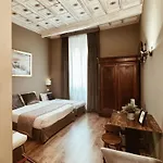 Bed & Breakfast Residenza Sciarra 4*