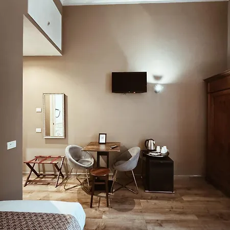 Bed & Breakfast Residenza Sciarra 4*